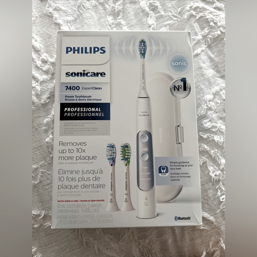 Philips Sonicare ExpertClean 7400 Sonic Electric Toothbrush - White.